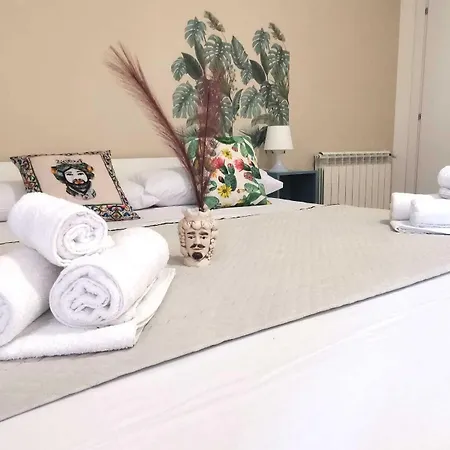 Maison d'hôtes A Due Passi Dal Centro Sweet Agrigente