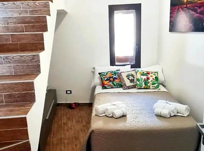 A Due Passi Dal Centro Sweet Guest house 3*